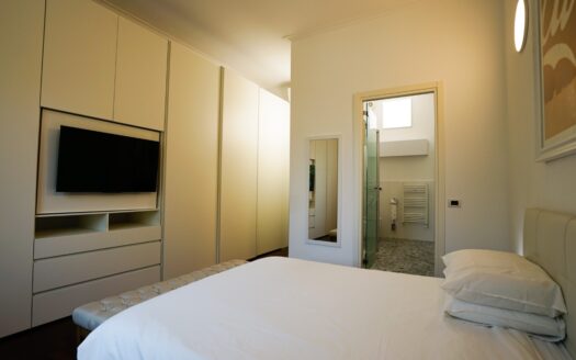 Two-room Apartment in Piazza Della Repubblica, Porta Nuova Area Milan