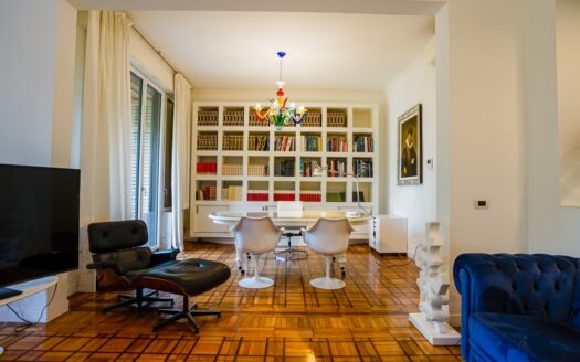 Two-room Apartment in Piazza Della Repubblica, Porta Nuova Area Milan