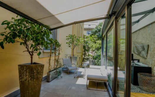Two-room Apartment in Galleria De Cristoforis, Duomo, Milan
