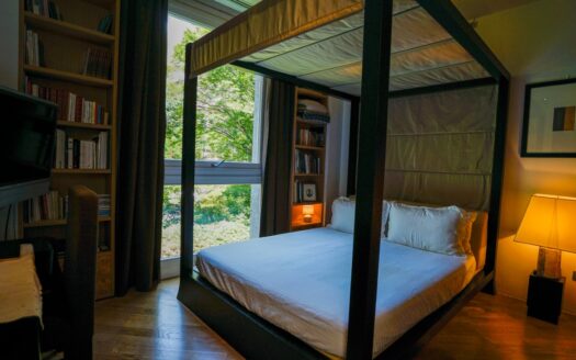 Two-room Apartment in Galleria De Cristoforis, Duomo, Milan