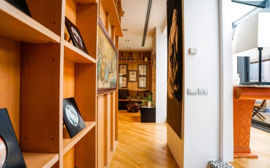 Two-room Apartment in Galleria De Cristoforis, Duomo, Milan
